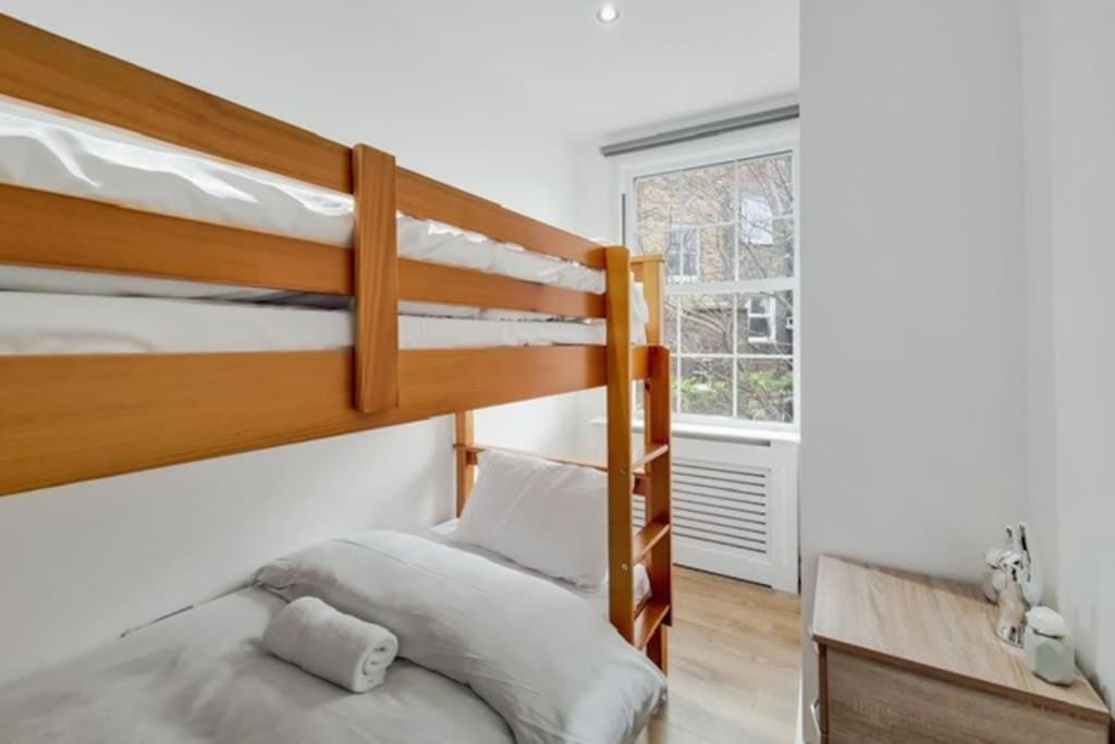 Apartament Flat 5 Mornington Crescent, 2 Bedroom, 1 Bathroom Flat *